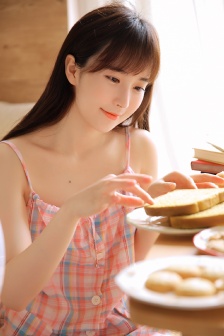 国产人妻麻豆蜜桃色精品电影