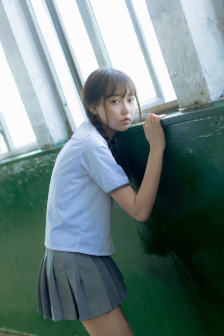 女生迈开腿开扑克视频